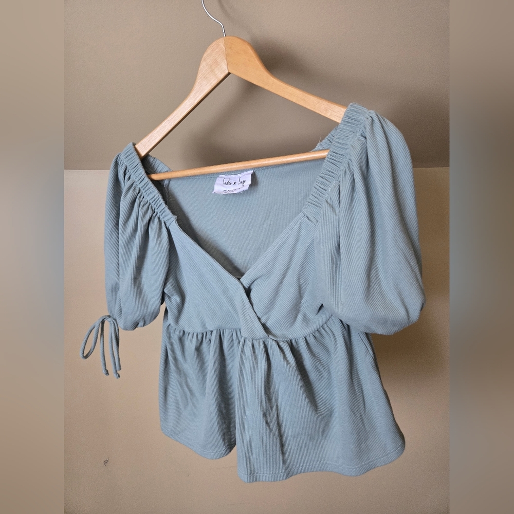 Sadie & Sage Peplum Short Sleeve Top